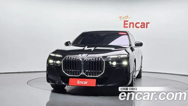 BMW 7-Series 7 серия (G70) 740i xDrive M Sport — Фото автомобиля 2
