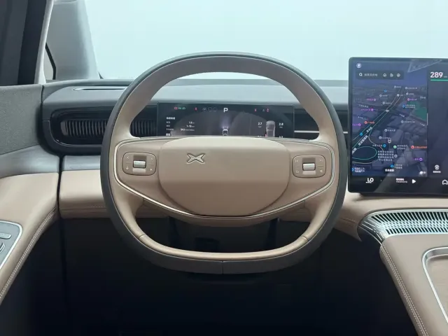 Xpeng X9 — Фото автомобиля 7