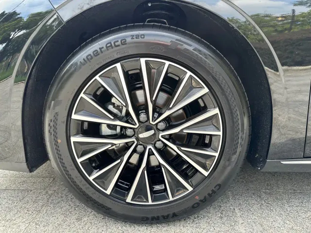 Geely Emgrand — Фото автомобиля 24