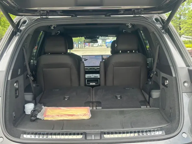 Li Auto L8 — Фото автомобиля 14