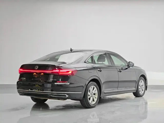 Volkswagen Passat — Фото автомобиля 6