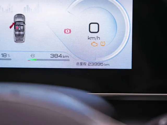BYD Qin L — Фото автомобиля 12