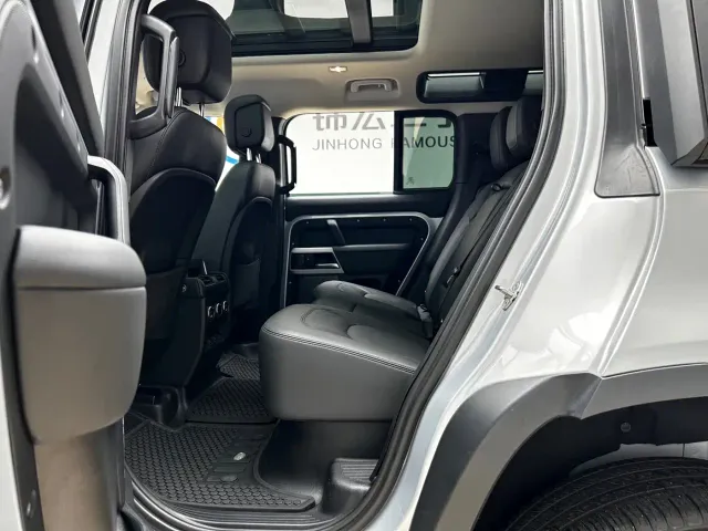 Land Rover Defender — Фото автомобиля 14
