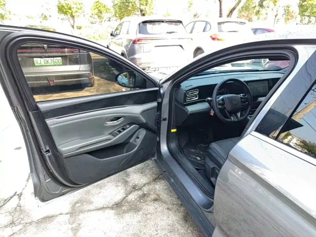 BYD Qin L — Фото автомобиля 15