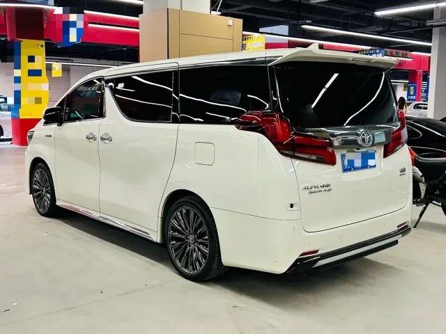 Toyota Alphard — Фото автомобиля 4