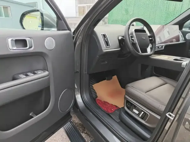 Li Auto L9 — Фото автомобиля 15