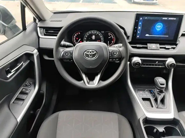Toyota RAV4 — Фото автомобиля 10