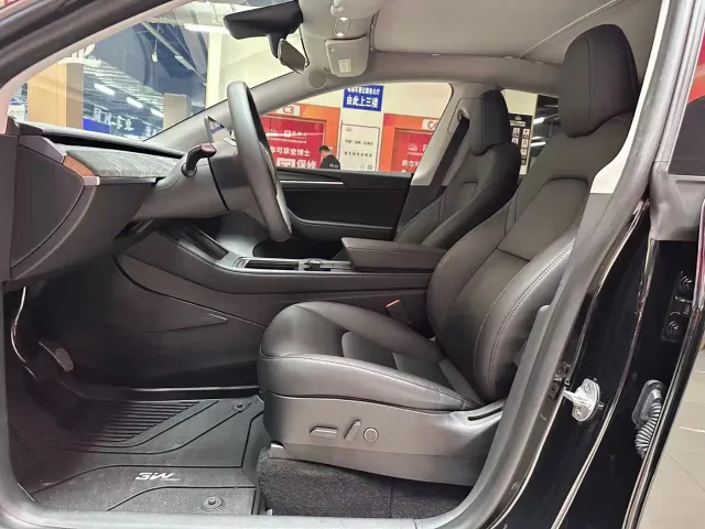 Tesla Model Y — Фото автомобиля 12