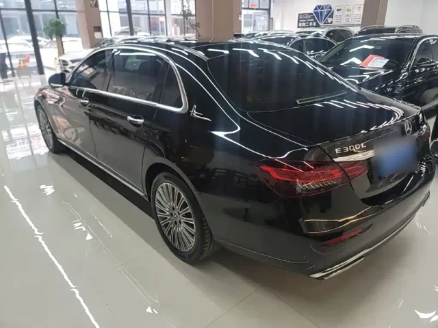 Mercedes-Benz E-Class — Фото автомобиля 4