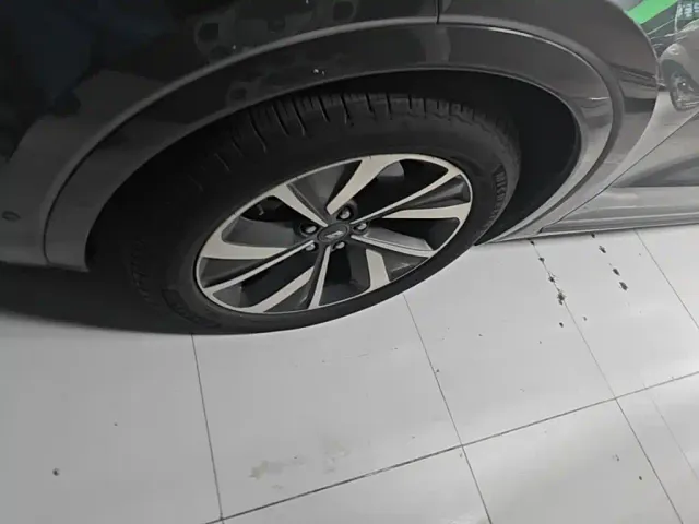 Li Auto ONE — Фото автомобиля 22