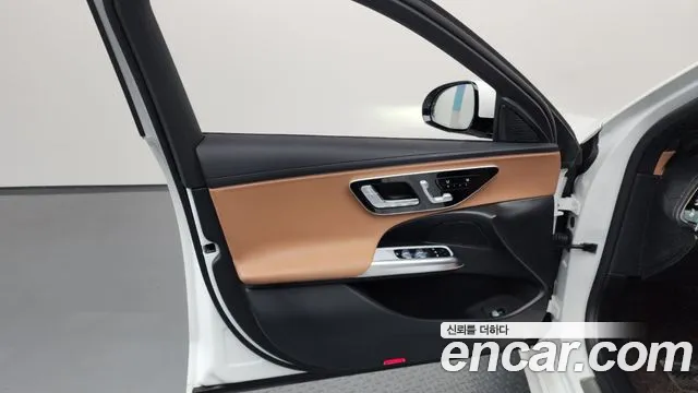 Mercedes-Benz E-Class — Фото автомобиля 24