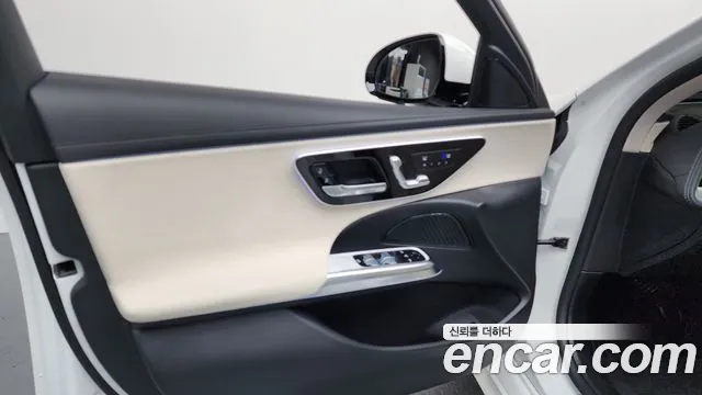 Mercedes-Benz E-Class — Фото автомобиля 23