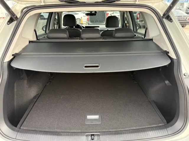 Volkswagen Tiguan L 2022 330TSI Auto 2WD R-Line Premium Edition — Фото автомобиля 17