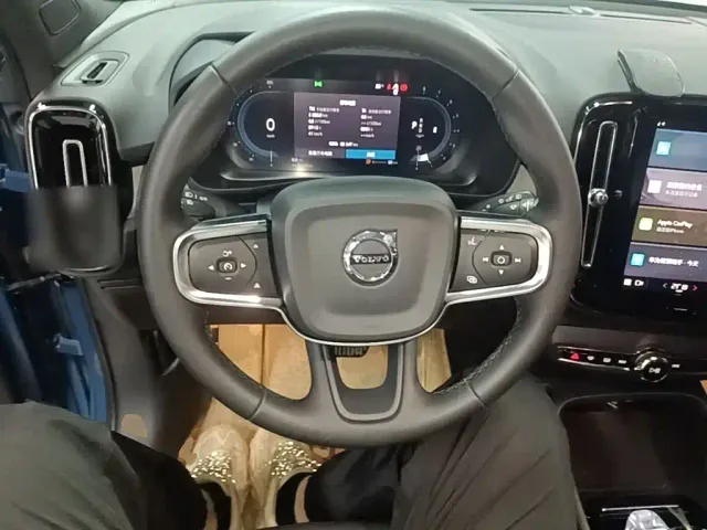 Volvo XC40 — Фото автомобиля 10
