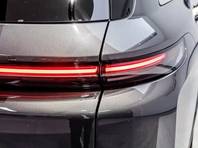 Li Auto L8 — Фото автомобиля 15