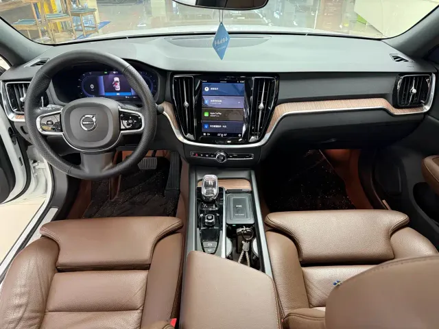 Volvo S60 — Фото автомобиля 6