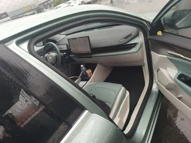 Geely Geometry G6 — Фото автомобиля 8