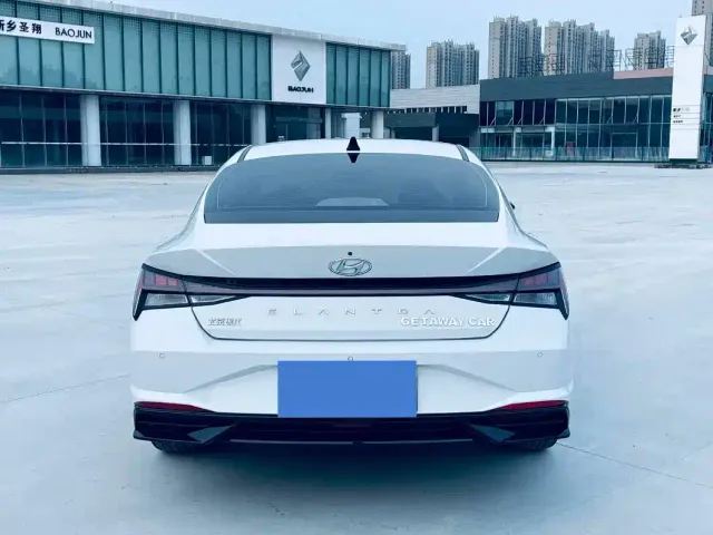 Hyundai Elantra — Фото автомобиля 5