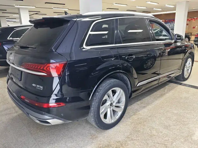 Audi Q7 — Фото автомобиля 4