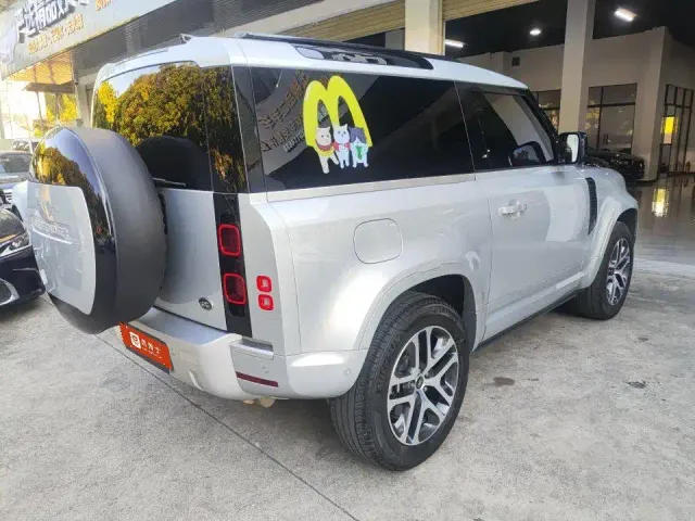 Land Rover Defender — Фото автомобиля 2