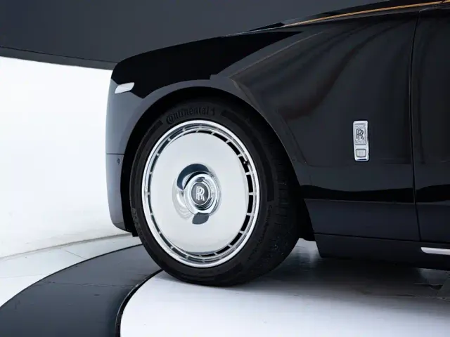 Rolls-Royce Phantom — Фото автомобиля 25