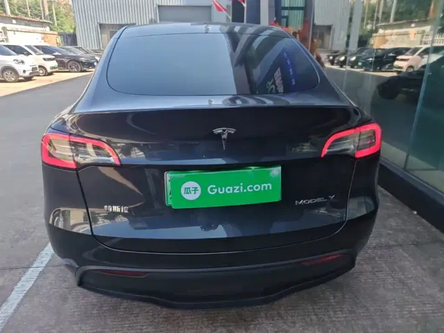 Tesla Model Y — Фото автомобиля 5
