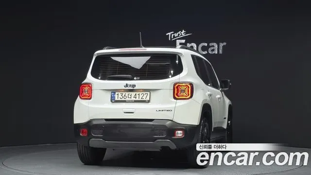 Jeep Renegade — Фото автомобиля 4
