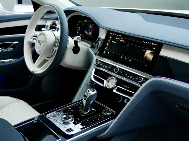 Bentley Flying Spur — Фото автомобиля 17