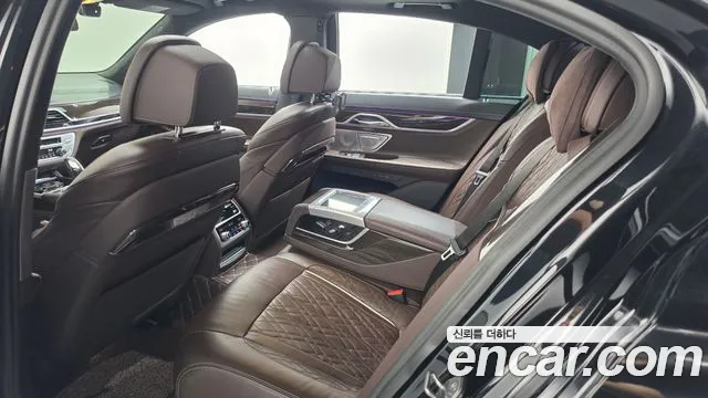BMW 7 Series — Фото автомобиля 12