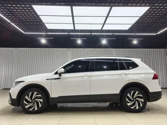 Volkswagen Tiguan L — Фото автомобиля 7