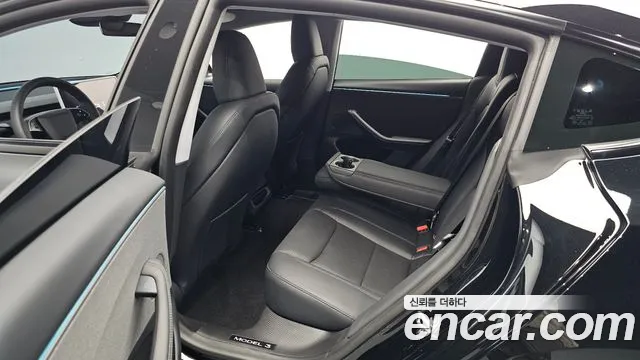 Tesla Model 3 — Фото автомобиля 18