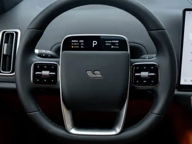 Li Auto L8 — Фото автомобиля 18