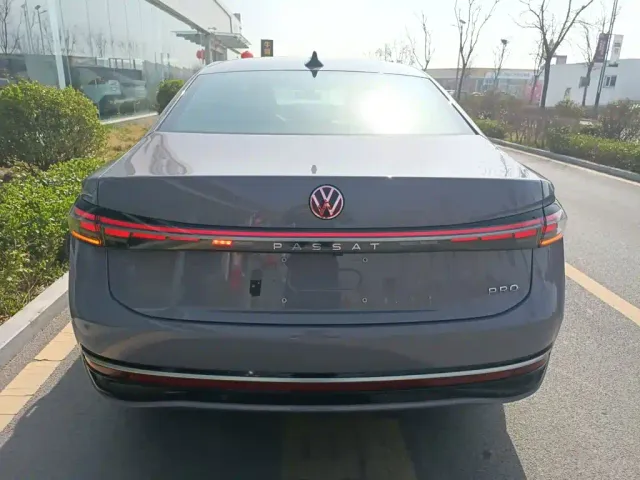 Volkswagen Passat — Фото автомобиля 3