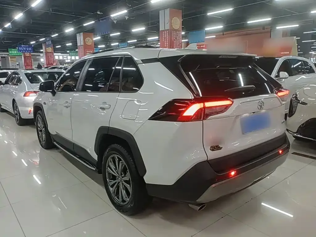 Toyota RAV4 Rongfang 2023 2.0L CVT 2WD 20th Anniversary Platinum Edition — Фото автомобиля 4