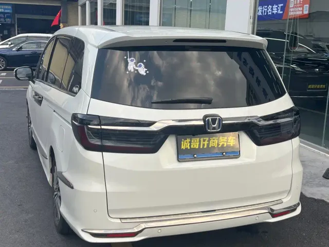 Honda Elysion — Фото автомобиля 11