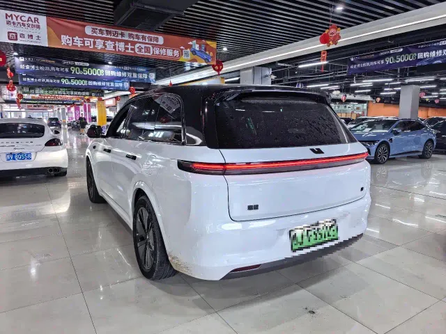 Li Auto L8 — Фото автомобиля 6