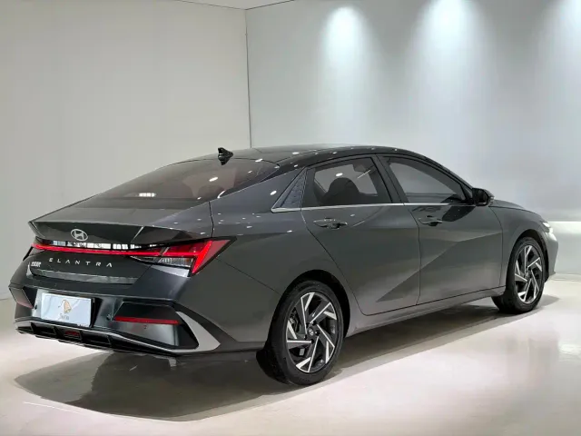 Hyundai Elantra — Фото автомобиля 4
