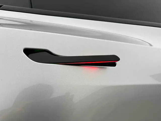 Tesla Model Y — Фото автомобиля 8