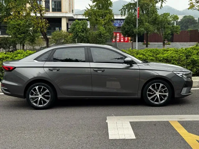 Geely Emgrand — Фото автомобиля 25