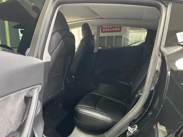 Tesla Model Y — Фото автомобиля 8