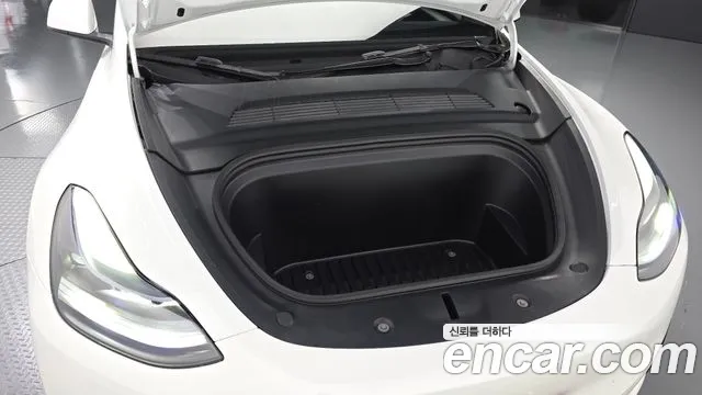 Tesla Model Y — Фото автомобиля 9