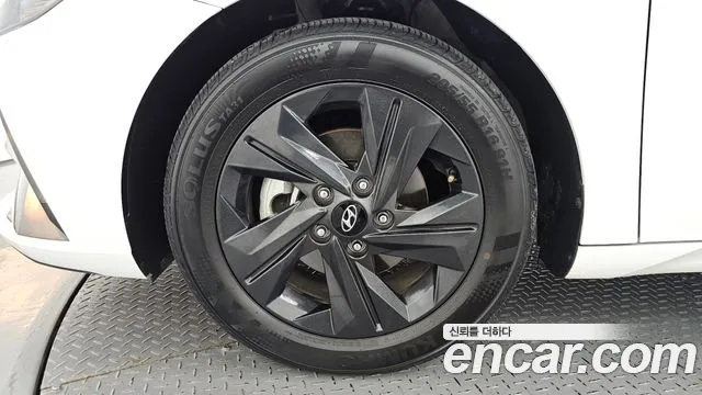 Hyundai Avante CN7 — Фото автомобиля 5