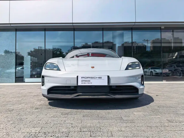 Porsche Taycan — Фото автомобиля 5