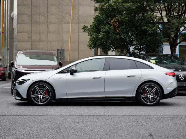 Mercedes-Benz EQE AMG — Фото автомобиля 3