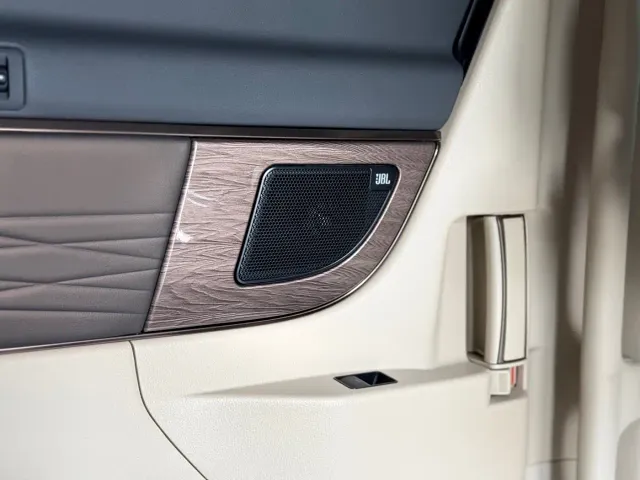 Toyota Alphard — Фото автомобиля 20