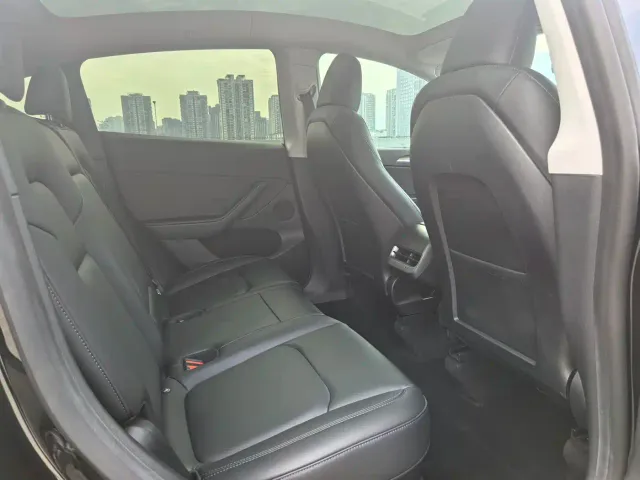 Tesla Model Y — Фото автомобиля 14