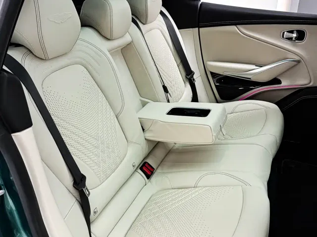 Aston Martin DBX — Фото автомобиля 16