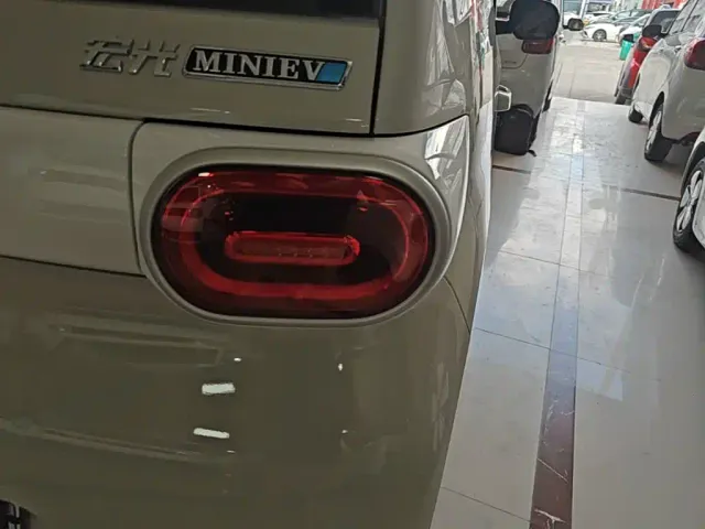 Wuling Hongguang Mini EV — Фото автомобиля 7