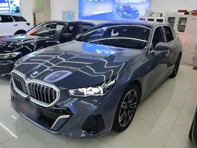 Фотография автомобиля — BMW 5 Series