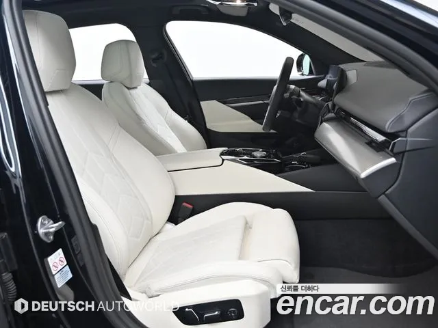 BMW 5 Series G60 — Фото автомобиля 10